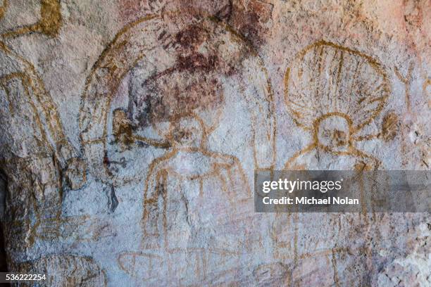 aboriginal wandjina cave artwork in sandstone caves at bigge island, kimberley, western australia, australia, pacific - wandjina stock pictures, royalty-free photos & images