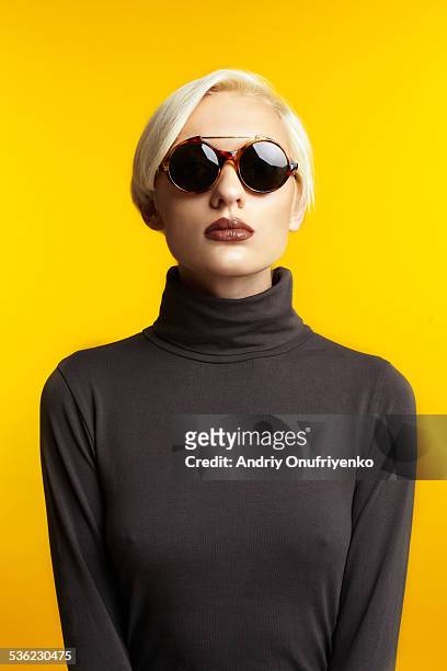 girl wearing sunglasses - fashionable girl stock pictures, royalty-free photos & images