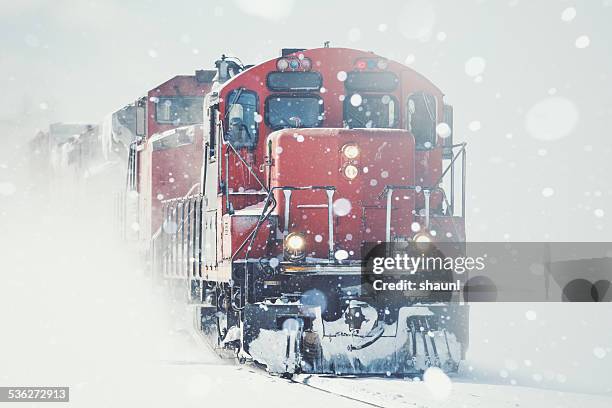 güterzug im schnee - boxcar stock-fotos und bilder