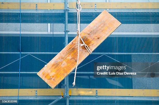 Scaffold Guys Ropes 886 Hanging Scaffolding Stock Photos, High-Res Pictures, and Images ...