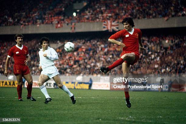 Liverpool defender Alan Hansen clears the ball watched by Graeme Souness and Juantito of Real Madrid during the UEFA European Cup Final at the Parc...