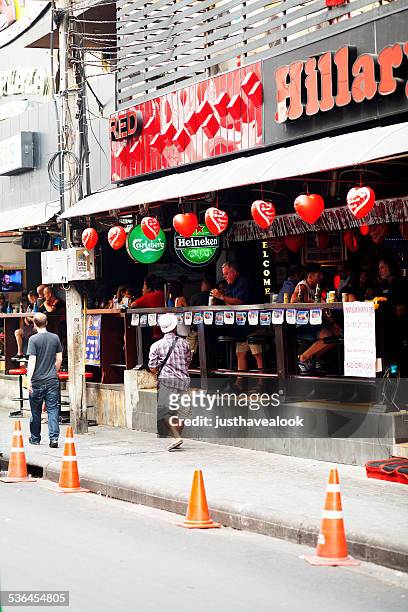 adult tourists in gogo bar at nana plaza - gogo thai 個照片及圖片檔