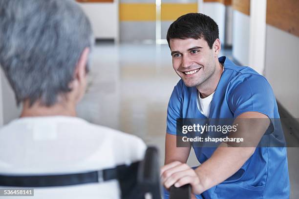 du bist so viel besser - krankenpfleger stock-fotos und bilder