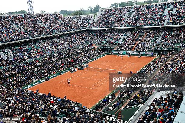 Tennis players Richard Gasquet and Andy Murray play their match during Day Eleven of the 2016 French Tennis Open at Roland Garros on June 1, 2016 in...