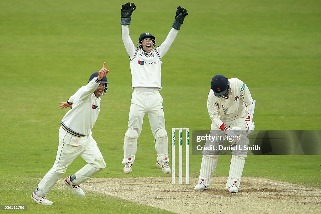 Yorkshire v Lancashire: Specsavers County Championship - Division One