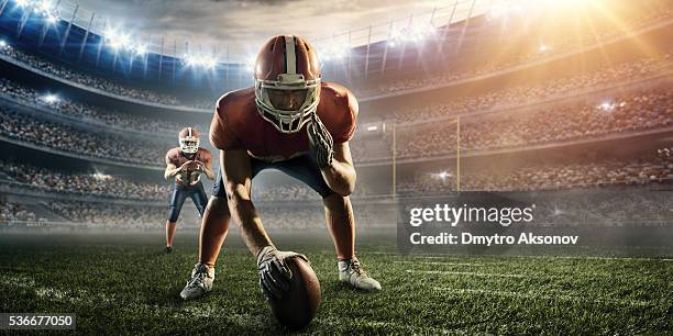 american football player stand - college football player stock pictures, royalty-free photos & images