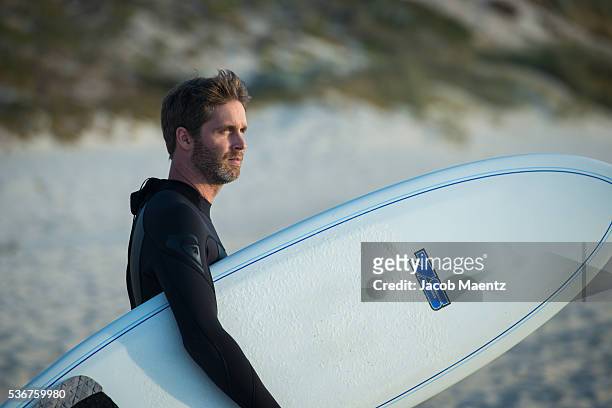 surfer in western australia - holzbrett himmel stock-fotos und bilder