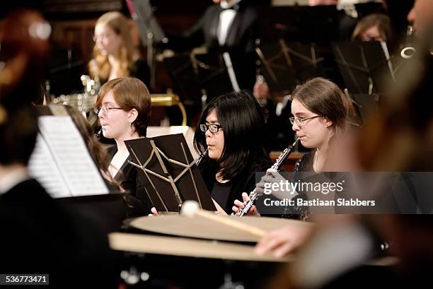 philadelphia sinfonia orchestra giovanile gioca per confezionato chiesa - orchestra sinfonica foto e immagini stock