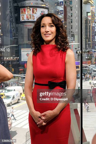 Jennifer Beals visits "Extra" at their New York studios at H&M in Times Square on June 1, 2016 in New York City.