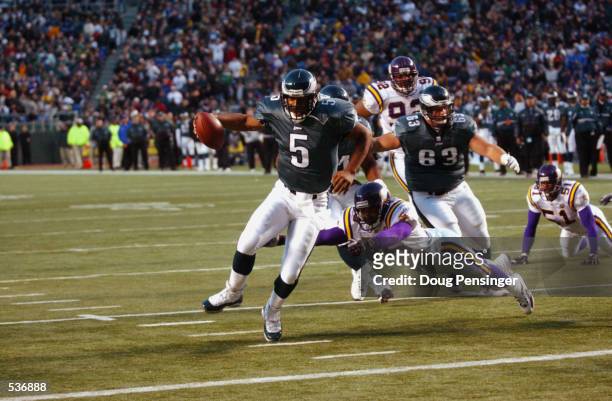 Donovan McNabb quarterback for the Philadelphia Eagles runs for a touchdown versus the Minnesota Vikings in their game at Veterans Stadium in...
