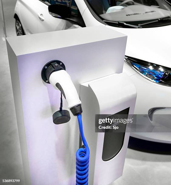 electric vehicle charging station - lithium ion battery stock pictures, royalty-free photos & images