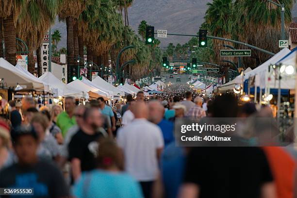 villagefest - palm springs california photos et images de collection