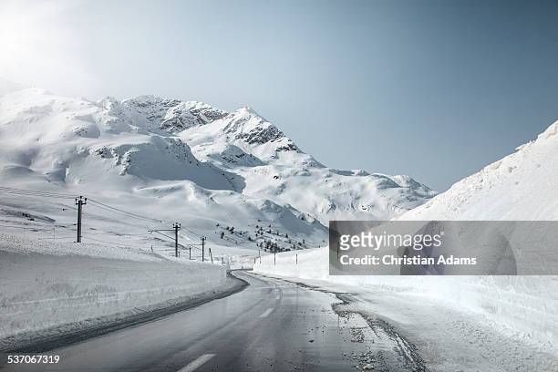 endless mountain road through winter landscape - empty road mountains stock pictures, royalty-free photos & images