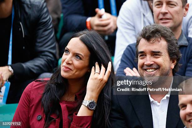 Arnaud Lagardere and his wife Jade are watching the match between Richard Gasquet and Andy Murray during the French Tennis Open at Roland Garros on...