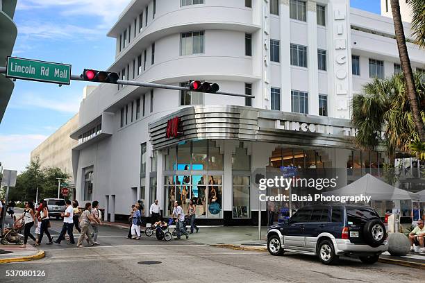 lincoln road mall, the main shopping street in south beach, miami beach, florida, us - lincoln road stock-fotos und bilder