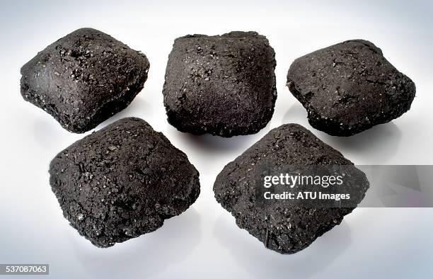 charcoal briquettes - briketts stock-fotos und bilder