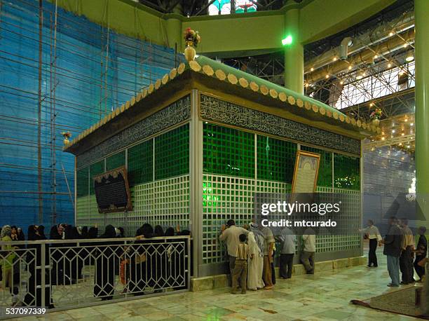 エマームホメイニーの霊廟 - shi'ite islam ストックフォトと画像
