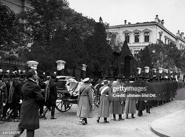 Alexander I. , König des Königreichs der Serben, Kroaten, und Slowenen 1921 - 1929 / von Jugoslawien, 1929 - 1934, Nach den Feierlichkeiten in der,...