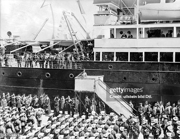 'German emperor Wilhelm II, king of Prussia, taking leave of the East Asian expedition corps in Bremerhaven - July 1900