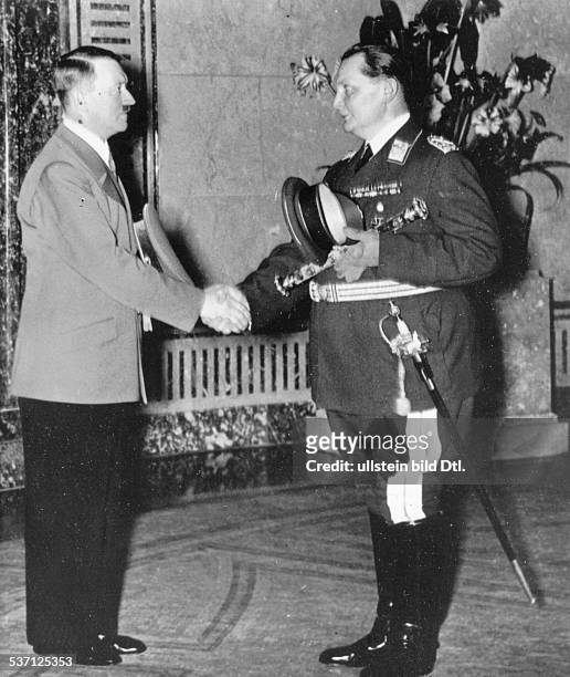 Hermann Göring,Adolf Hitler, , Politiker, NSDAP, D, - begrüsst Hermann Göring anlässlich des, Empfangs der Leutnante des, Offiziersjahrsgangs 1938 in...