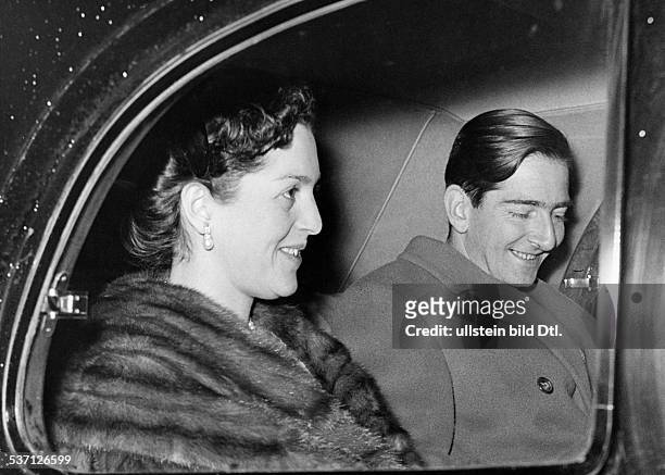 Peter II. Von Jugoslawien , Koenig von Jugoslawien 1934-1945, , - mit seiner Ehefrau, der frueheren, Prinzessin Alexandra von Griechenland,, bei der...