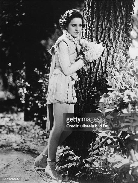 Bergner, Elisabeth - Actress, Austria - Scene from the movie 'Dona Juana'' Directed by: Paul Czinner Germany 1927 Produced by: Poetic-Film GmbH...