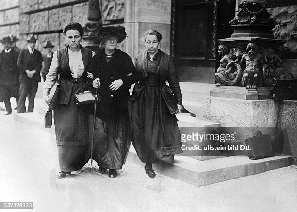 Clara Zetkin, , Politikerin, D , mit Lore Agnes und Mathilde Wurm , - 1920