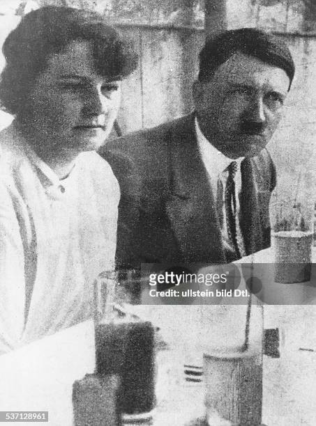Adolf Hitler, , Politiker, NSDAP, D, - mit seiner Nichte Angela , Raubal am Kaffeetisch