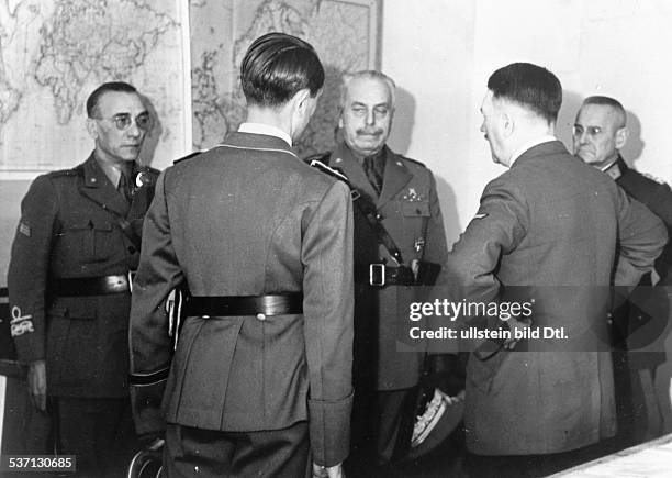 Franz Halder,Franz Halder,Italo Gariboldi,Italo Gariboldi,Adolf Hitler, , Politiker, NSDAP, D, - im Führerhauptquartier 'Wolfsschanze', bei...