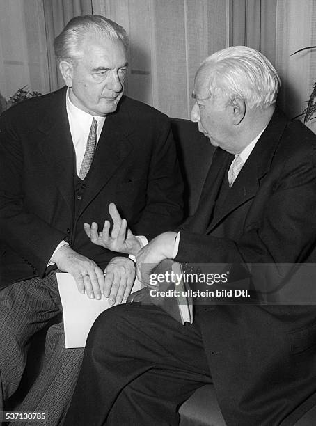 Heuss, Theodor , Politiker, BRD, FDP, Bundespräsident 1949-1959, - im Gespräch mit dem Präsidenten des, Deutschen Juristentages, Herbert, Ruscheweyh,...