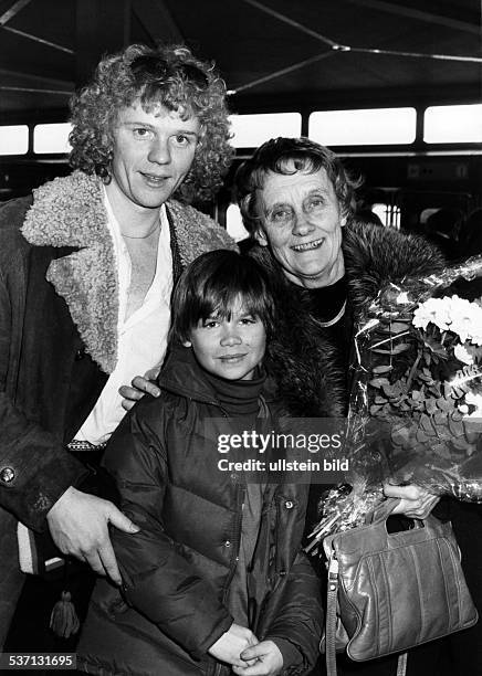 Astrid Lindgren , Schriftstellerin, Kinderbuchautorin, Schweden, - bei der Ankunft auf dem Flughafen, Berlin Tegel zur Teilnahme an den, Berliner...