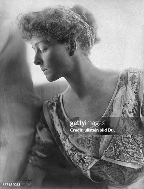 Countess Sophie Toerring Jettenbach. Picture by Franz Grainer 1913