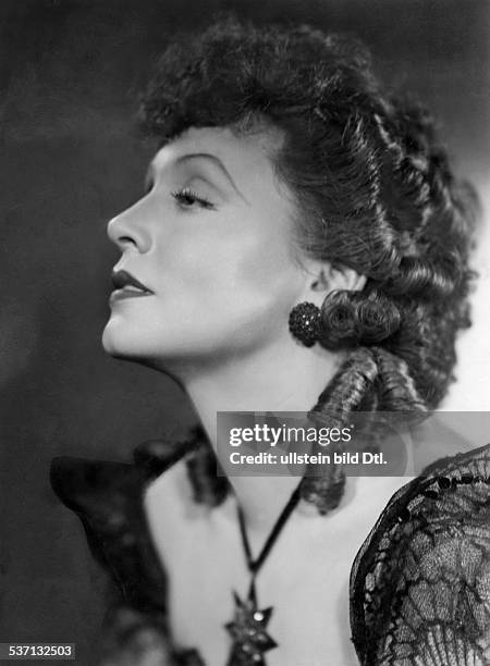 Loria Vane Detlef Sierck Photos and Premium High Res Pictures - Getty Images