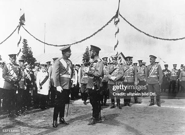 Wilhelm II, , Deutscher Kaiser 1888-1918, Koenig von Preussen, - Wilhelm II. In Baltisch Port im Gespraech mit Zar Nikolaus II., - Juni 1912