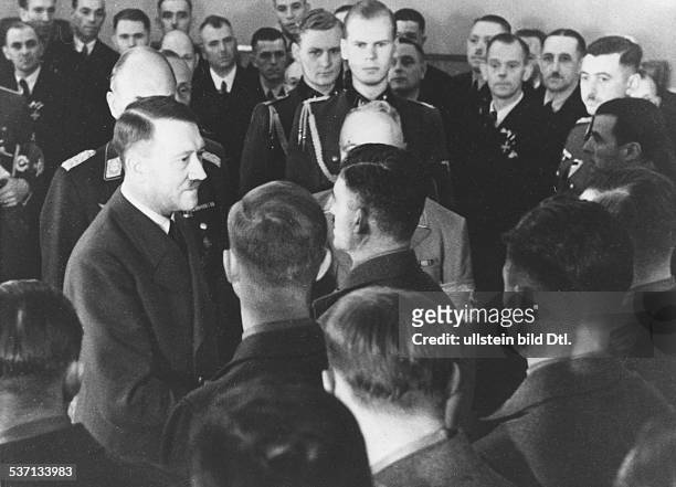 Adolf Hitler, , Politiker, NSDAP, D, - Empfang in der neuen Reichskanzlei in, Berlin für Arbeiter und Arbeiterinnen, der Rüstungsindustrie