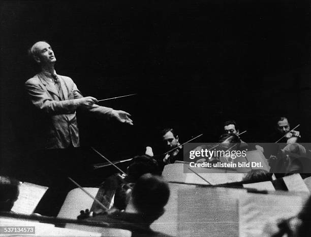 Furtwaengler, Wilhelm , Dirigent, Komponist, D, - bei einer Probe mit den Berliner Philharmonikern fuer Johannes Brahms' Sinfonie Nr. 1 C-Moll, - 1941
