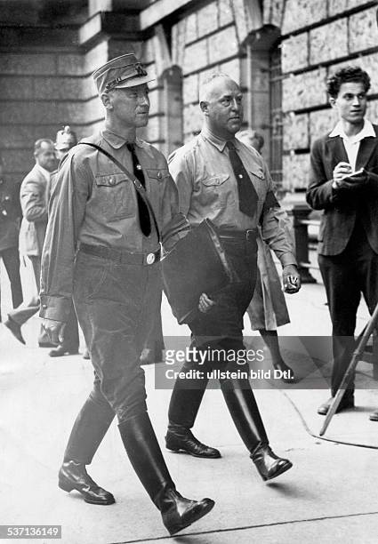 Strasser, Gregor , Politiker, D, Mitglied der NSDAP, - mit Dr. Wilhelm Frick auf dem, Weg in den Reichstag, - 1932