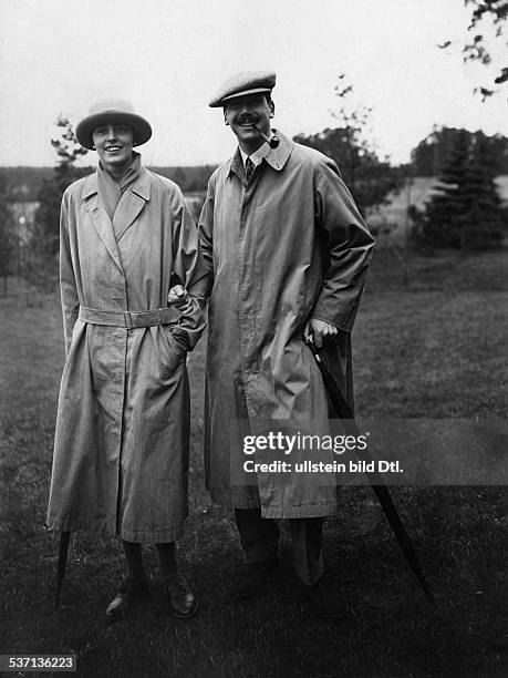 Katharina Eleonore Veronika Irma Luise Henckel von Donnersmarck with her husband Erich von Goldschmidt-Rothschild at the golf course in Wannsee, -...