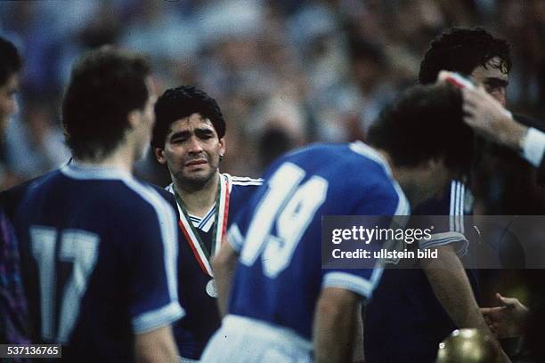 Maradona, Diego Armando *-, Fussballspieler, Trainer, Argentinien, Weltmeister 1986, - Traenen nach dem verlorenen Finale bei der, WM in Italien...