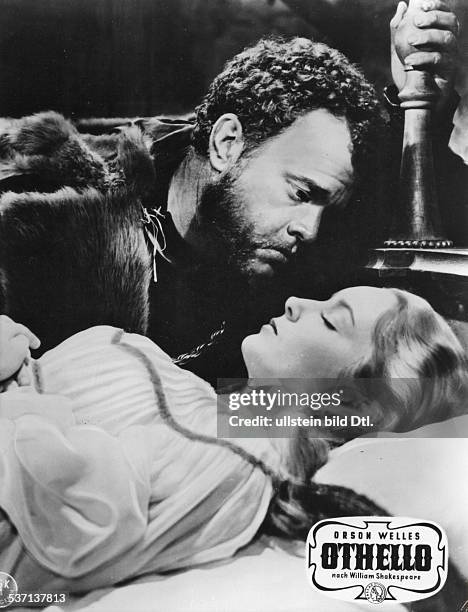 Welles, Orson , Regisseur, Schauspieler, USA, - als 'Othello' in dem gleichnamigen Film nach Shakespeare mit Suzanne Cloutier-Ustinov als...