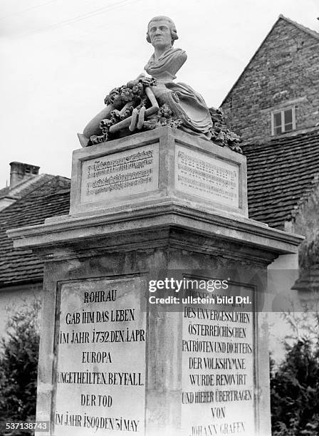 Haydn, Joseph , Komponist, AT, - Haydn-Denkmal in seinem Geburtsort Rohrau, . Anlaesslich des 150. Todestages des Komponisten wurde das Denkmal...