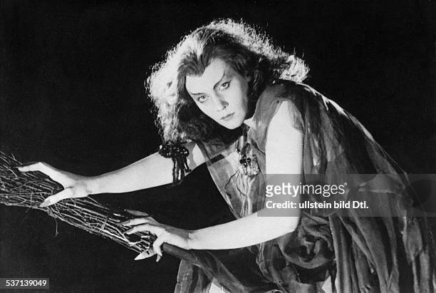 Leander, Zarah - Actress, singer, Sweden - Scene from the movie 'Dantes mysterier' - in the role of a witch Directed by: Paul Merzbach Sweden 1931...