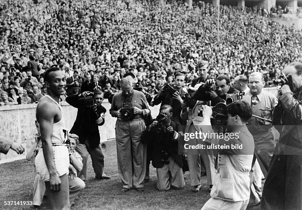 Jesse Owens , , US-American track and field athlete, won 4 gold medals at the Summer Olympics in Berlin in 1936, Summer Olympics in Berlin in August...