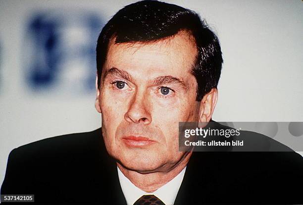 Industriemanager, D, Vorstand für Finanz- und Rechnungswesen, Hoechst AG Frankfurt, designierter Vorstandsvorsitzender ab, April 1994, - 1994
