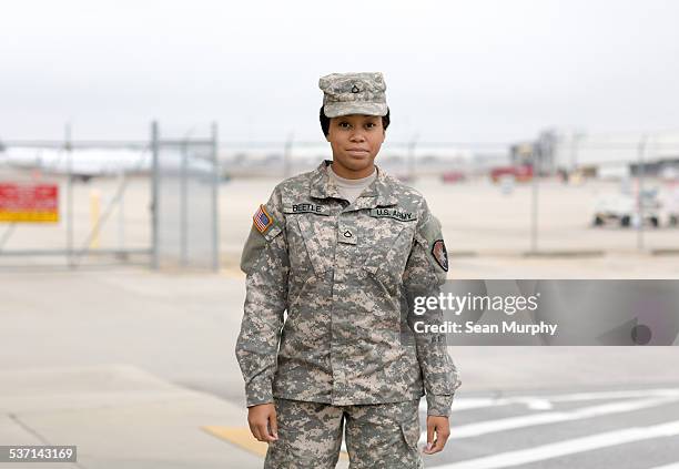 portrait of female soldier - us army stock pictures, royalty-free photos & images