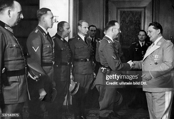 Goering, Hermann , Politiker, NSDAP, D, - Reichsführer SS Heinrich Himmler und, seine Mitarbeiter gratulieren; von links:, Kurt Daluege, Chef der...