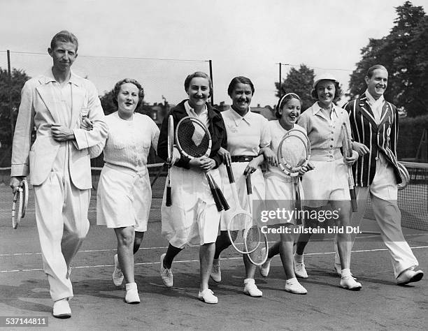 Cramm, Gottfried von , Unternehmer, Sportler, Tennis, 'Tennisbaron', D, - mit Donald Budge, A.M. Yorke, Madame Mathieu, Frau Jedrzejowska, Anita...