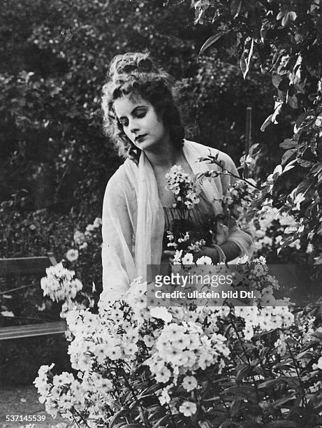 Garbo, Greta - Actress, Sweden - in the film 'The Story of Goesta Berling' Directed by: Mauritz Stiller Sweden 1924 Film Production: Svensk...