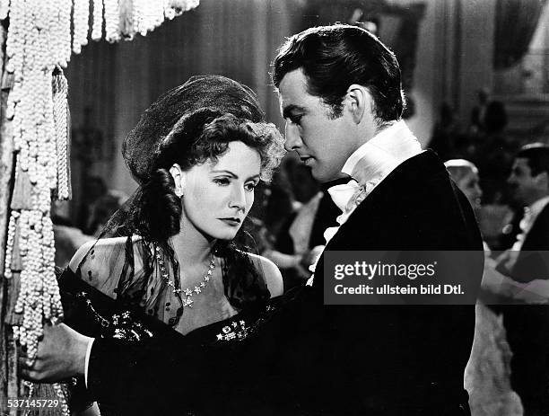 Garbo, Greta - Actress, Sweden/USA - Garbo as Marguerite Gautier with Robert Taylor Film based on the play by Alexandre Dumas Scene from the movie...