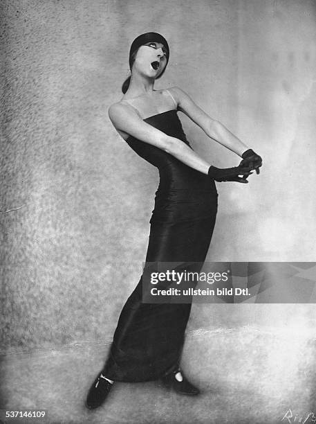 Margo Lion,Margo Lion,Mischa Spoliansky,Mischa Spoliansky,,Marcellus Schiffer , Cabaret Artist, Chansonniere, Actress, Germany , Portrait singing the...